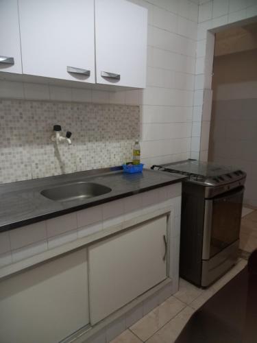 Konyha, Quartos Em Casa In Caxias da Paraiso in Duque de Caxias