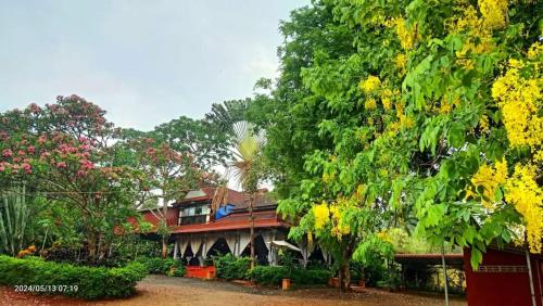 VANESSA'S GARDEN Restaurant & Bungalow in Banlung