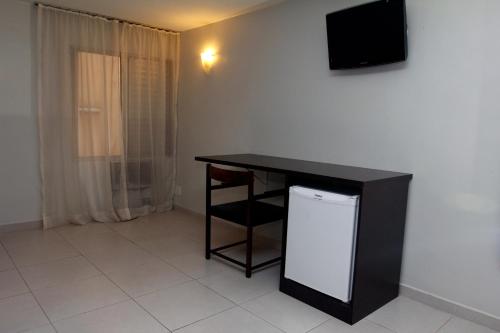 Standard Double Room image 4