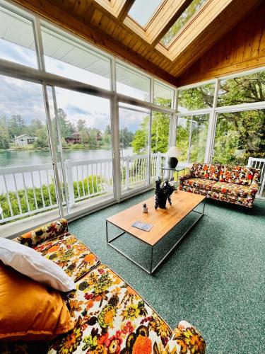 Water front Golden Lake cottage - Calm and peaceful in 瓦爾達維德