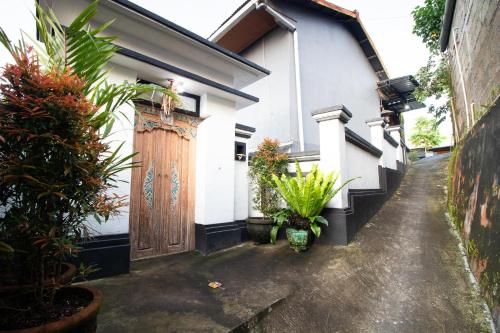 Sakaloka Mountain Homestay near Mount Agung