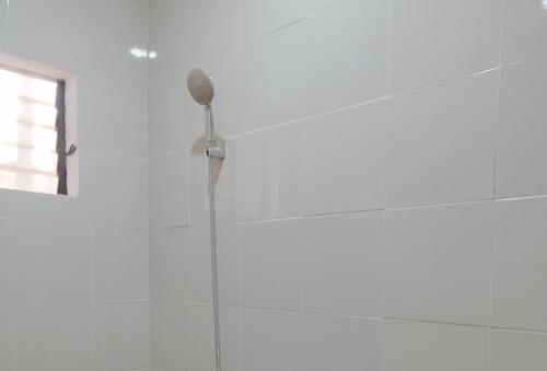 Casa Nena Hotel & Resort Iloilo by RedDoorz - 샤워실