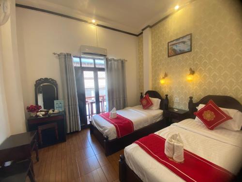 Superior Twin Room image 3