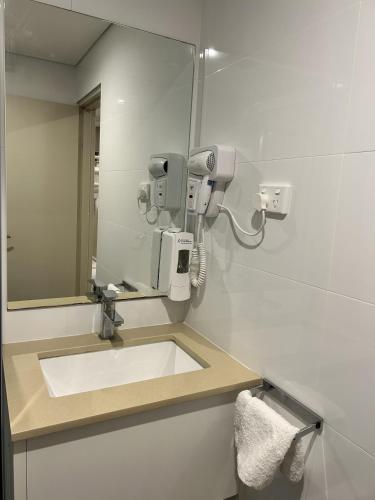 Marco Polo Motor Inn Sydney - image 13