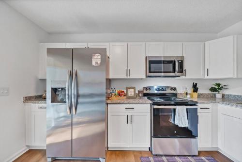 Chic & Modern 2BD Near CAE in 斯普林代爾（南卡羅來納州）