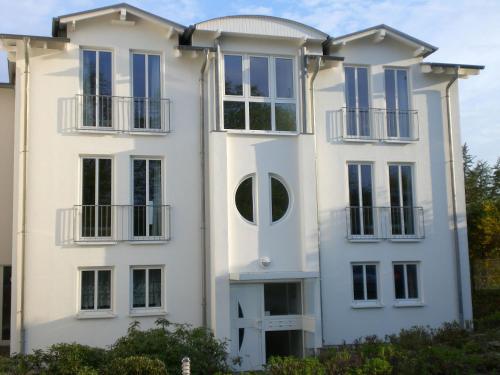 Villa Vineta Ferienwohnung Meerblick Mit Sudbalkon Rugen