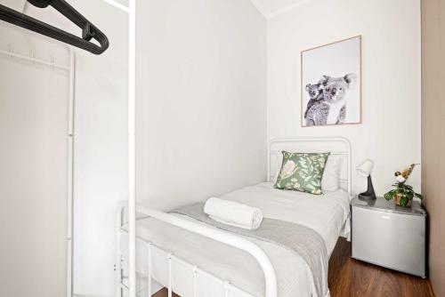 Private Single Room - Mins to Train Station - Shared Bathroom