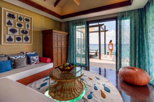 Ocean Pool Suite with Slide  image 9