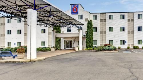 . Motel 6-Roseburg, OR