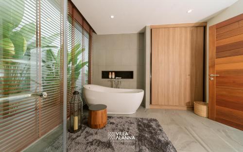 VILLA ALANNA Phuket - 샤워실