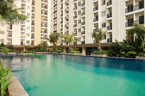 Cozy Living Studio Room Cinere Resort By Travelio in Sukmajaya