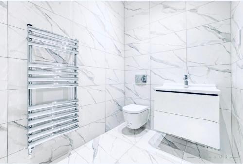 The London Opulence - image 10