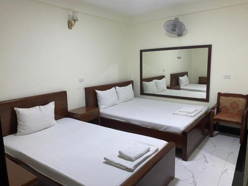 Twin Room with Private Bathroom image 4