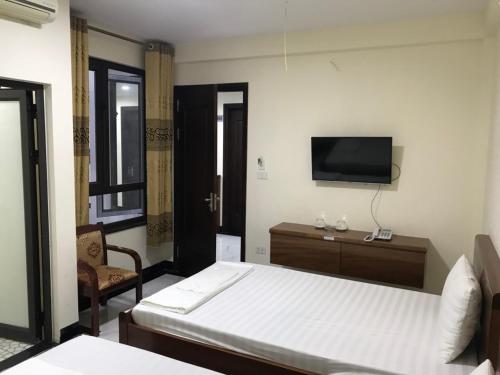Twin Room with Private Bathroom image 3