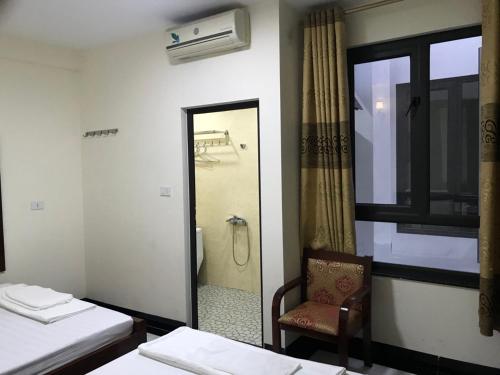 Twin Room with Private Bathroom image 1
