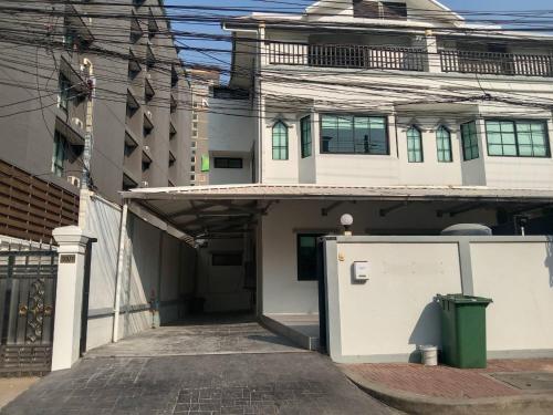 Exterior view, Yellow Place Sukhumvit 2 - BTS Nana near Akbar Restaurant