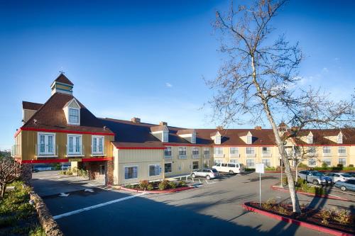 Red Lion Inn & Suites Auburn