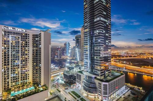 Stylish 1BR Business Bay - Near Metro - Balcony with City Views, Дубай (фото 4)