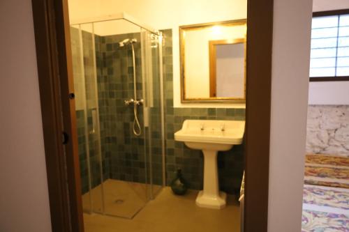 Zuhanyzó, Casa Rural El Ayozar in Albanchez de Mágina
