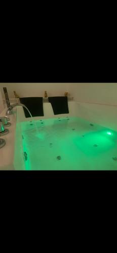 Night Dream-jacuzzi-romantic in Невер
