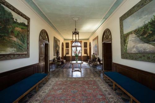 18th Century Chateau with Stunning Pool & Gardens in Castelnau-Picampeau