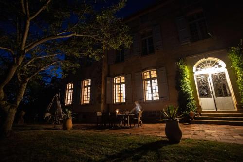 18th Century Chateau with Stunning Pool & Gardens in Castelnau-Picampeau