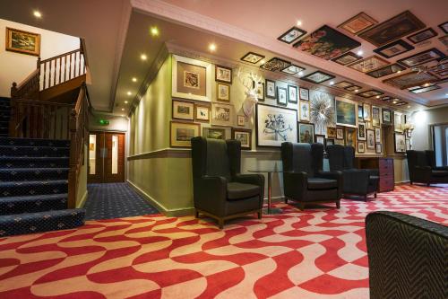 Waterton Park Hotel - main image