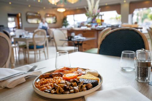 Waterton Park Hotel - image 14