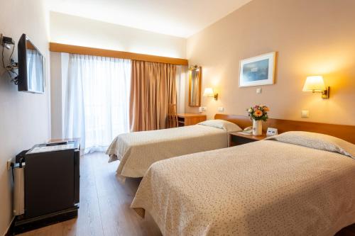 2 twin beds