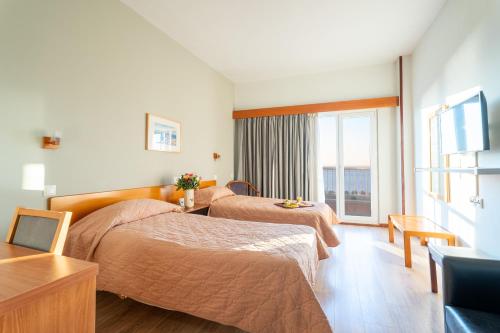 2 twin beds