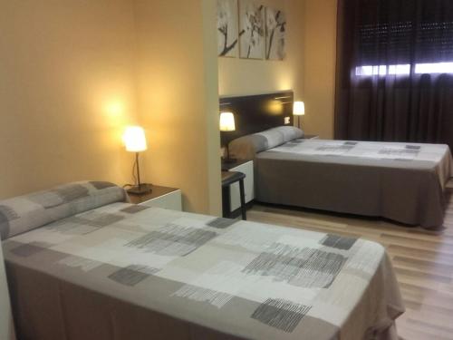Pensión Avenida Room Type - Triple Room with Private Bathroom