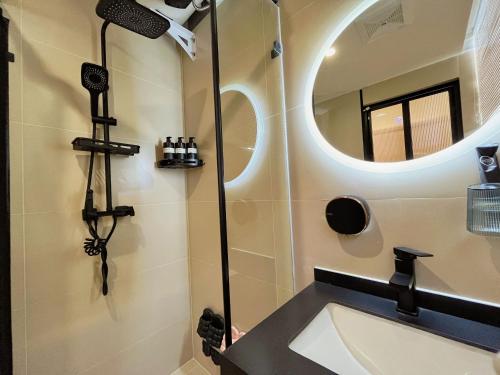 忆-SH Cinema Serviced Independent Apartment B&B-Near East Nan Jing Road-People's Square-line8&12, Szanghaj (zdjęcie 4)