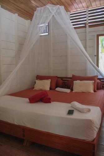 Toro Simalatcat - Private all inclusive, Accom, Food, 2x daily surf trips, guide, barrels in Katurai