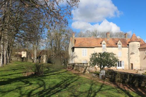 Les Epaux in แซยี