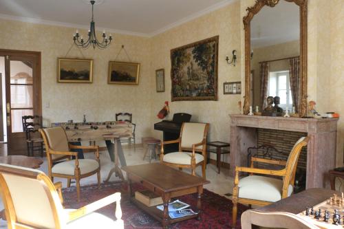 Les Epaux in แซยี