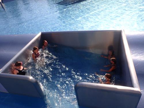 水上樂園, Vila u potoka in 琴德瑞楚夫赫拉德茨