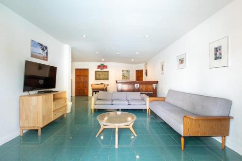 Dolphin Bay Beach Resort Room Type - Three-Bedroom Family Suite With Private Pool and Spa Bath