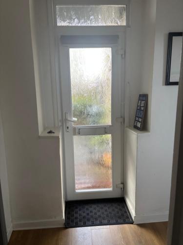The garden flat - image 10