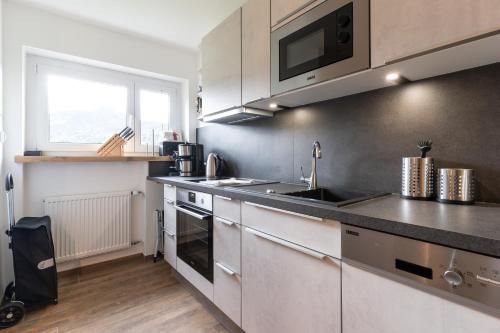 One-Bedroom Apartment image 7