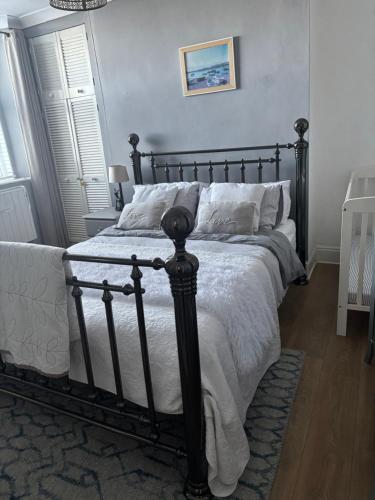 The garden flat - image 6