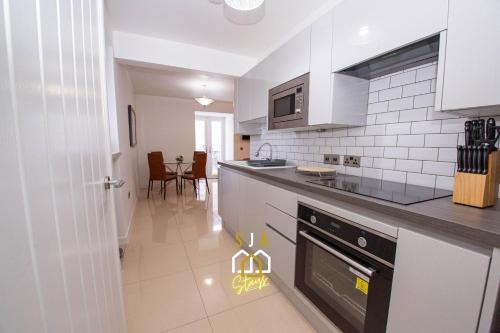 Affleck Stay 1 -  Sja Stays - Modern 2 Bed Apartment - With Parking - Aberdeen