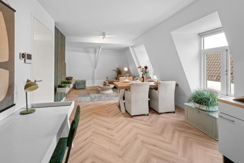 Unique penthouse near city center and Park in Roosendaal