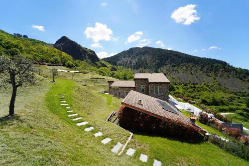 Viesnīcas āriene, Villa Podere Gaia 16 Pax by VILLASRETREATS in Zignago