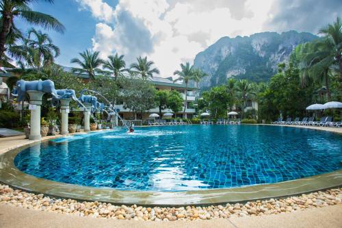 Swimming pool, Golden Beach Resort in Krabi