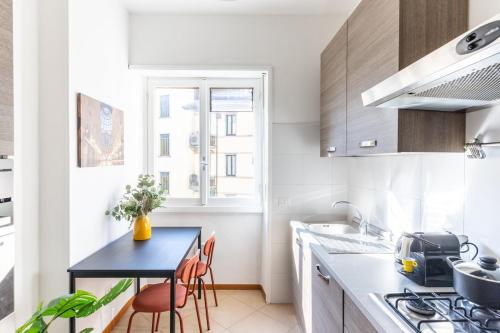 Duomo-Navigli - Two Bedrooms & Terrace with Wi-Fi