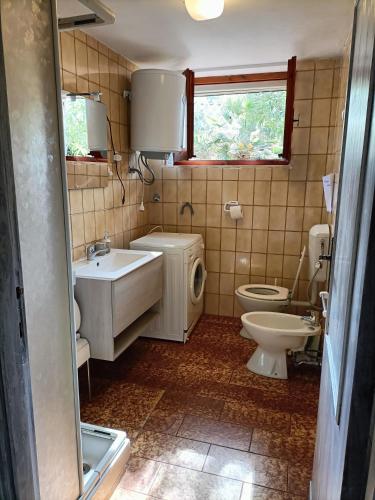 3 bedrooms, 4 beds