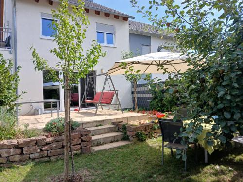 Fewo Gartenblick Altlußheim - Netflix- parken - Küche - Klimaanlage - Shuttle zum Hockenheimring in Altlußheim, Deutschland