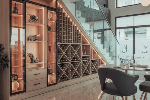 ห้องอาหาร, Accra Luxury Apartments @ The Signature in มาดินา