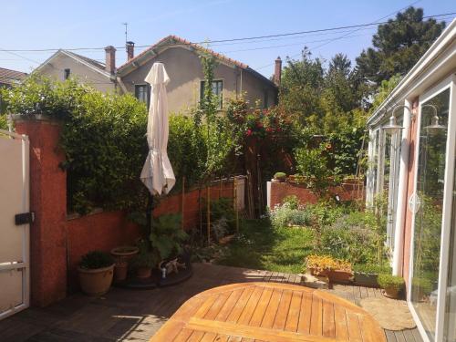 Maison Valence petit jardin gîte à louer Les Gibets