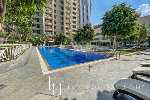 Burj khalifa & Fountain view - image 4